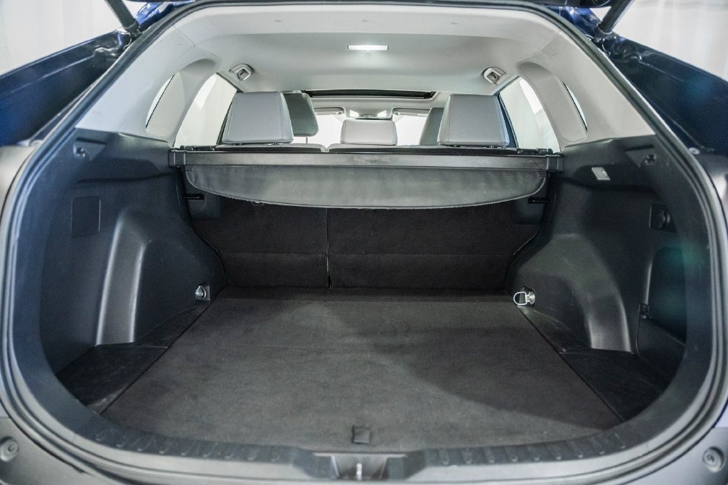 Used 2021 Toyota RAV4 XLE Premium FWD image 9