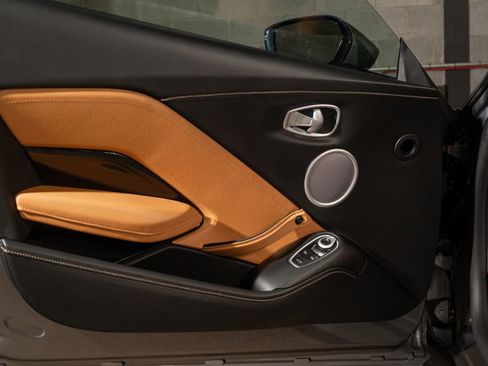 Used 2020 Aston Martin V8 Vantage Coupe image 22