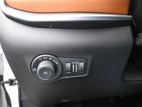 Used 2025 Jeep Compass Limited AWD/4WD image 33