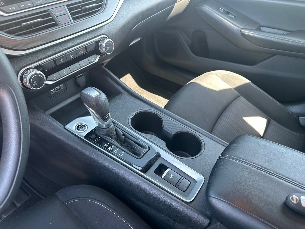 Used 2025 Nissan Altima 2.5 SV AWD/4WD image 19
