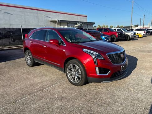 Used 2025 Cadillac XT5 Premium Luxury w/ Technology Package FWD image 3