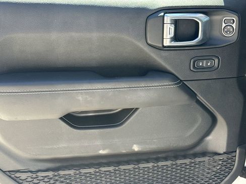 Used 2022 Jeep Wrangler Unlimited Sahara image 10