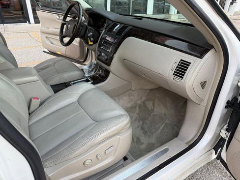 Used 2010 Cadillac DTS Luxury image 17