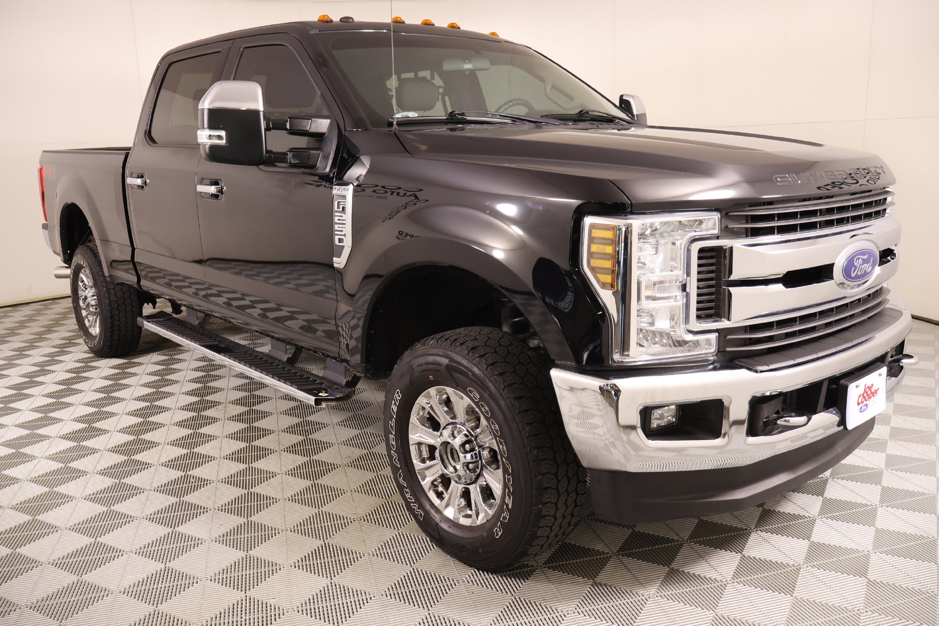 Used 2018 Ford F250 XLT w/ XLT Premium Package AWD/4WD image 1