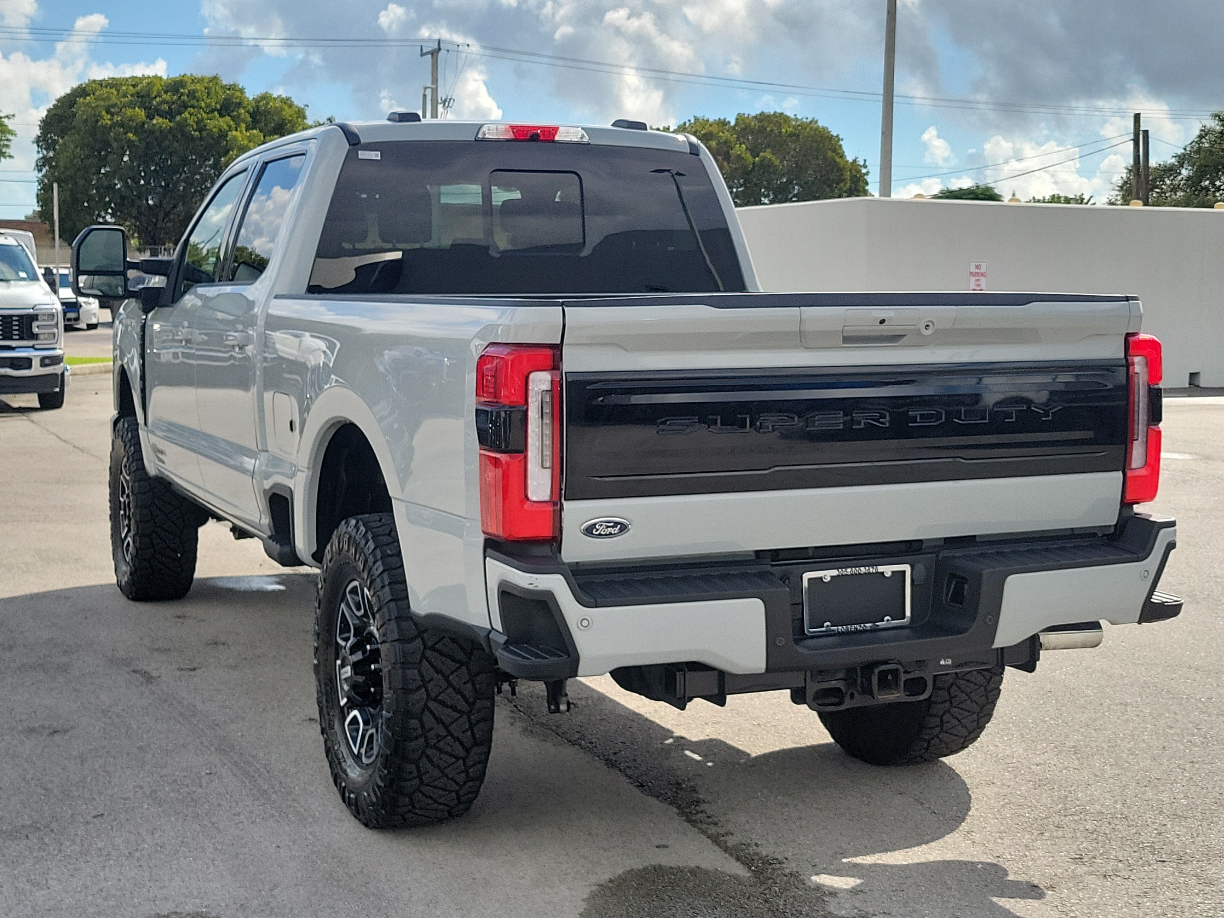 Used 2025 Ford F250 Platinum w/ FX4 Off-Road Package AWD/4WD image 7
