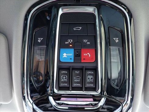 Used 2022 Jeep Grand Cherokee Summit w/ Advanced Protech Group IV AWD/4WD image 24