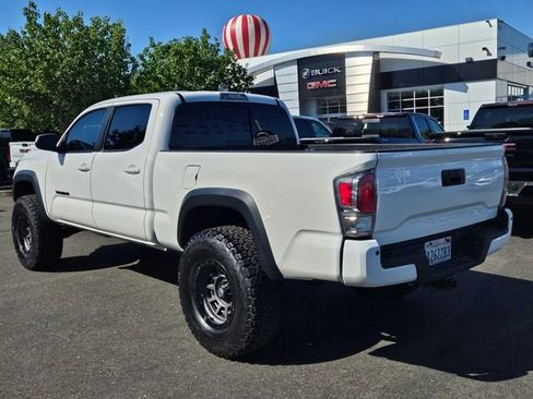 Used 2021 Toyota Tacoma TRD Off-Road w/ TRD Premium Off Road Package AWD/4WD image 6