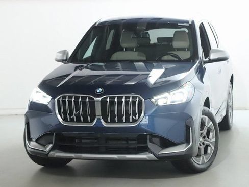 Certified 2023 BMW X1 xDrive28i w/ Convenience Package AWD/4WD image 3