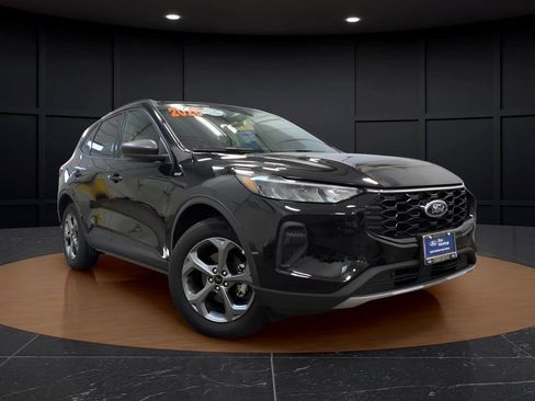 Certified 2026 Ford Escape ST-Line AWD/4WD image 3
