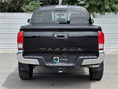 Used 2017 Toyota Tacoma TRD Off-Road w/ Tow Package (A/T) AWD/4WD image 11