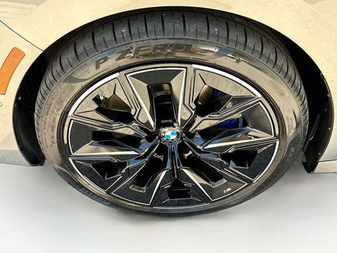 Used 2023 BMW 740i image 35