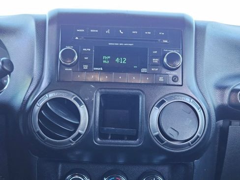Used 2017 Jeep Wrangler Unlimited Sport w/ Connectivity Group AWD/4WD image 18