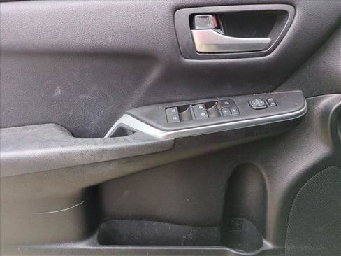 Used 2016 Toyota Camry SE FWD image 11