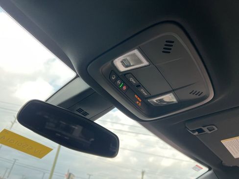 Used 2022 Chevrolet Traverse LS image 23