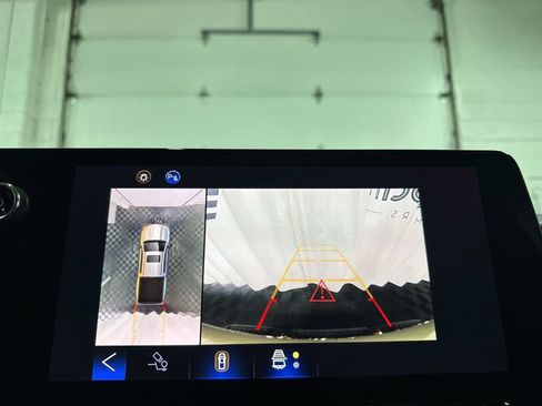 Used 2024 Chevrolet Colorado ZR2 w/ ZR2 Convenience Package III image 27