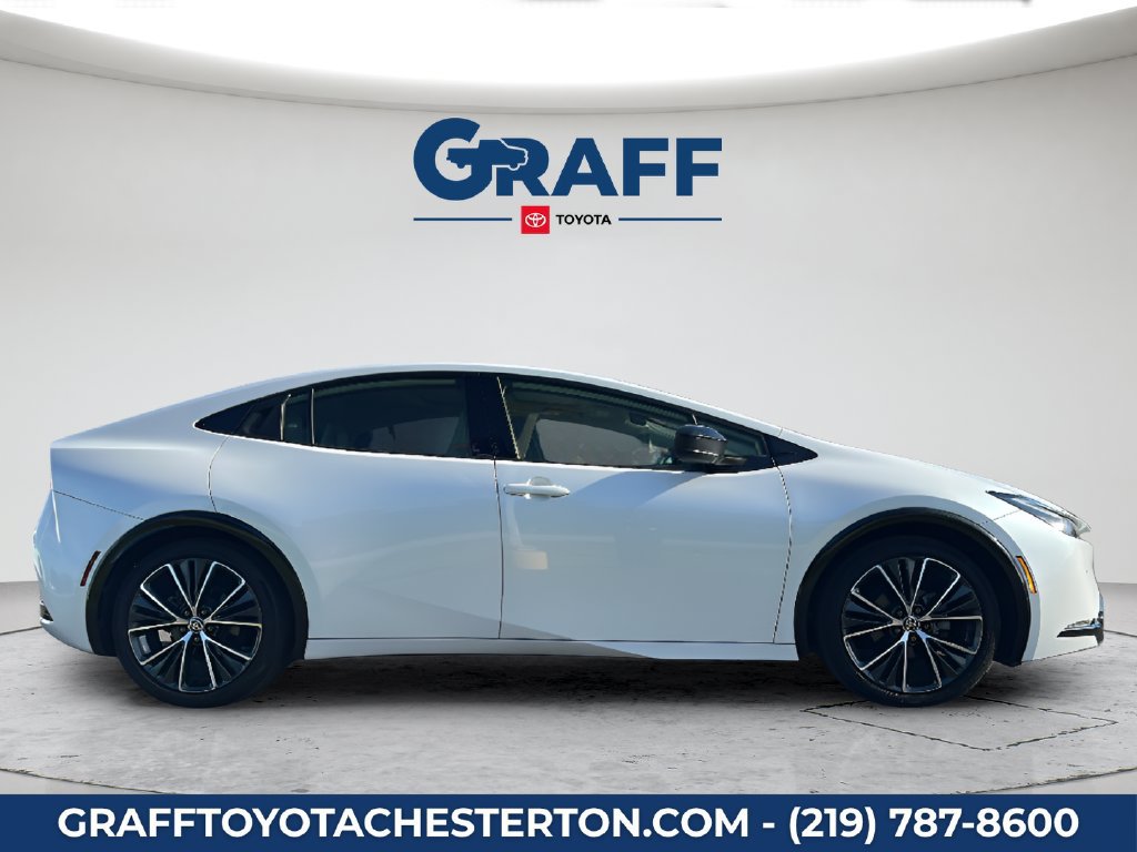 Used 2024 Toyota Prius XLE FWD image 5