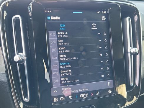 Certified 2023 Volvo XC40 B5 Ultimate w/ Protection Package Premier image 17