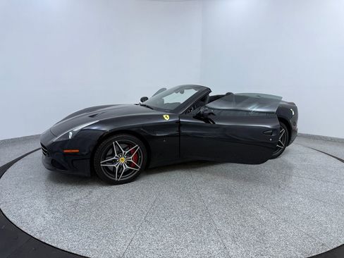 Used 2017 Ferrari California T RWD image 15