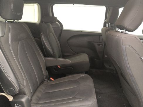 Used 2020 Chrysler Pacifica Touring w/ S Appearance Package FWD image 19