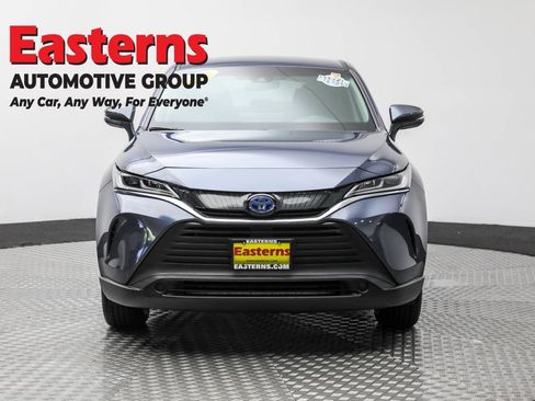 Used 2024 Toyota Venza LE image 2