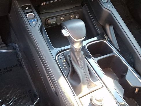 Used 2024 Kia Telluride EX w/ EX Captain's Chair Package image 19