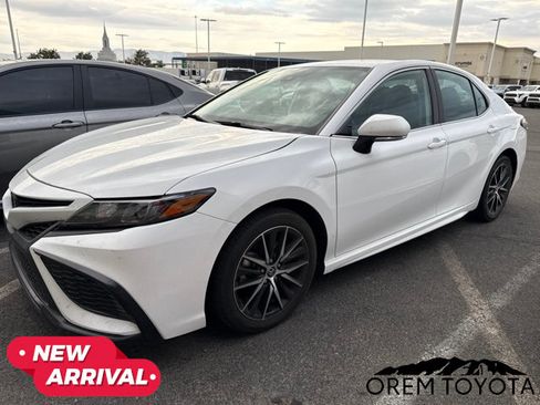 Used 2024 Toyota Camry SE FWD image 7