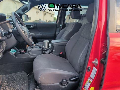 Used 2017 Toyota Tacoma TRD Off-Road image 4