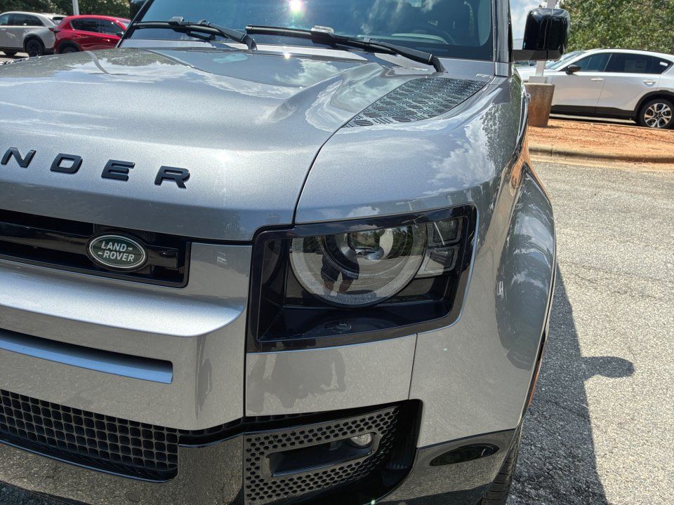 Used 2024 Land Rover Defender 130 X-Dynamic SE AWD/4WD image 26