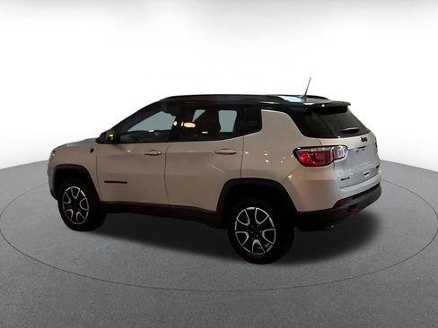 Used 2025 Jeep Compass Trailhawk AWD/4WD image 10