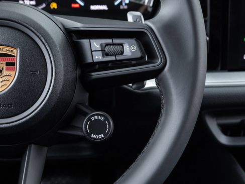 Certified 2026 Porsche Cayenne AWD/4WD image 16