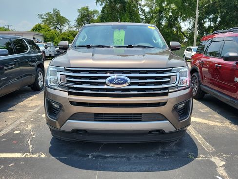 Used 2019 Ford Expedition Max XLT w/ Equipment Group 202A AWD/4WD image 2