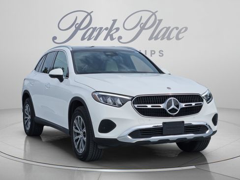 Used 2025 Mercedes-Benz GLC 300 4MATIC image 7