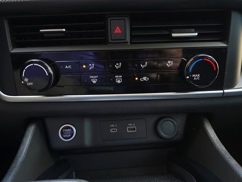 Used 2023 Nissan Rogue S image 17