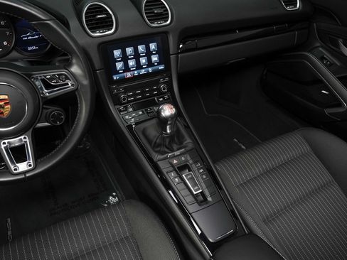 Used 2022 Porsche 718 Boxster RWD image 41