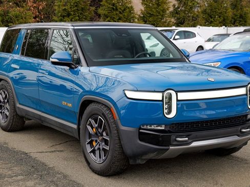 Used 2024 Rivian R1S Adventure image 6