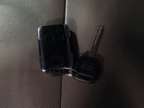 Used 2014 GMC Sierra 1500 SLT w/ SLT Crew Cab Value Package image 32