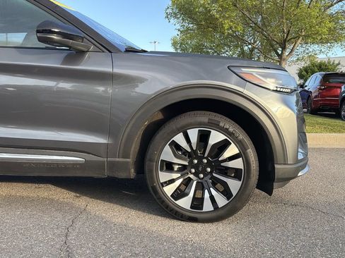 Used 2026 Ford Explorer Platinum w/ LUX Leather Package AWD/4WD image 9