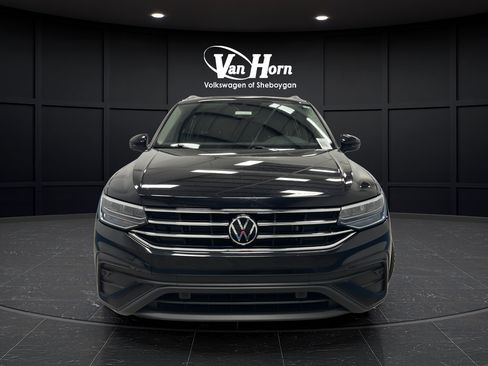 Used 2023 Volkswagen Tiguan SE w/ Panoramic Sunroof Package AWD/4WD image 2