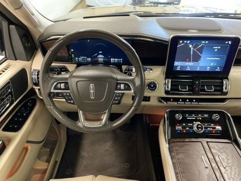 Used 2019 Lincoln Navigator Reserve image 12