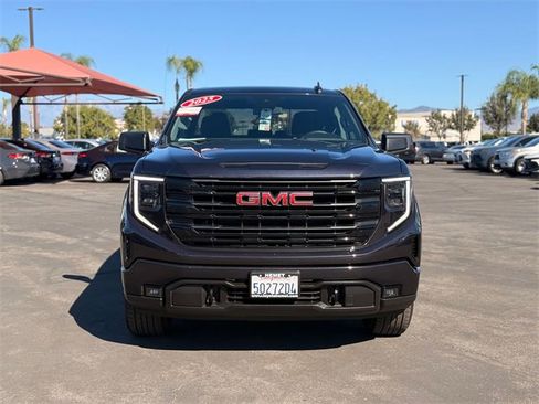 Used 2025 GMC Sierra 1500 Elevation image 2