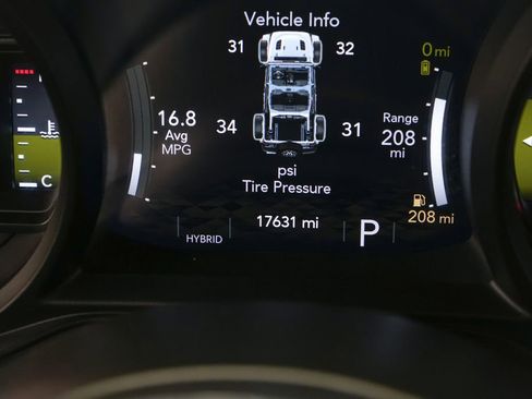 Used 2025 Jeep Wrangler Unlimited Sahara w/ Safety Group AWD/4WD image 18