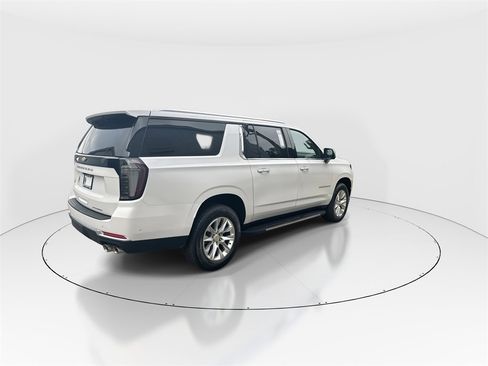 New 2025 Chevrolet Suburban Premier image 8