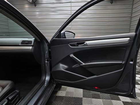 Used 2019 Volkswagen Passat 2.0T Wolfsburg w/ Wheels & Sunroof Package FWD image 32