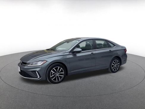 Used 2025 Volkswagen Jetta SE image 8