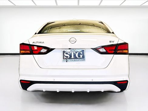 Used 2024 Nissan Altima 2.5 SV FWD image 5
