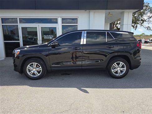 Certified 2022 GMC Terrain SLE image 2
