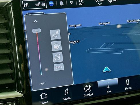 Used 2025 Chrysler Pacifica Limited image 31