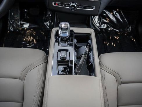 New 2026 Volvo XC90 T8 Plus w/ Protection Package Premier image 25