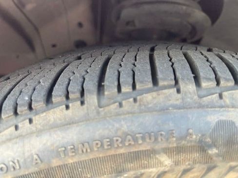 Used 2011 Chrysler 200 S FWD image 2