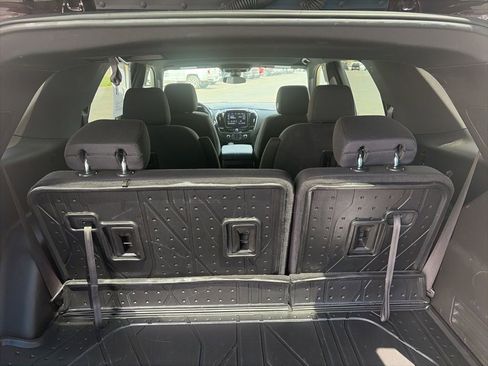 Used 2023 Chevrolet Traverse LT FWD image 9